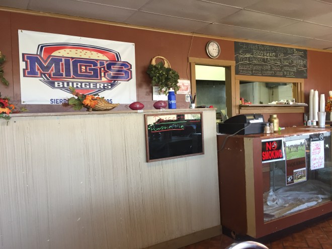Mig's Burgers Interior